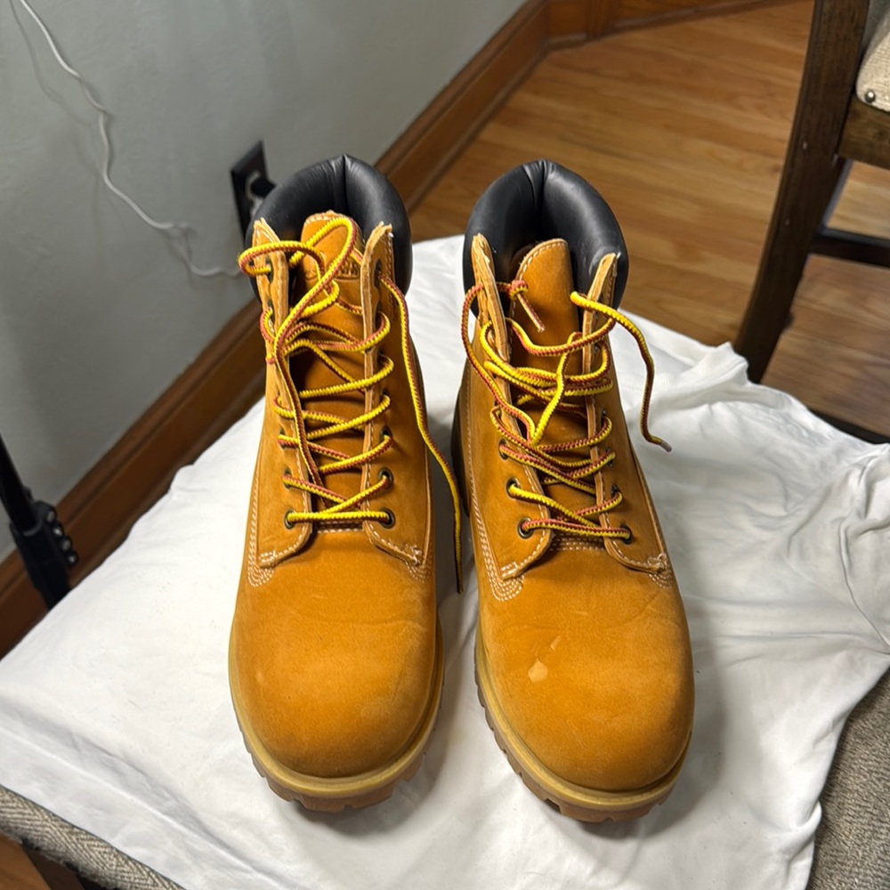 Bass Tan and Yellow Ankle Boots with Rugged Design